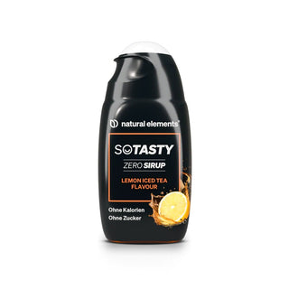 Auf dem Etikett des „SoTasty Zero Sirup“ mit Zitronen-Eistee-Geschmack sind eine Zitronenscheibe und eine Spritzgrafik abgebildet.